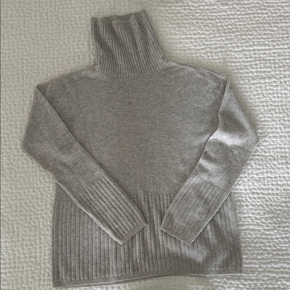 HP 🎉Cashmere Saks Fifth Avenue Gray Turtleneck Sweater EUC